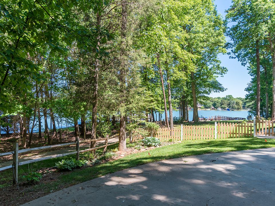 1st image of Pin Oak Ln #1