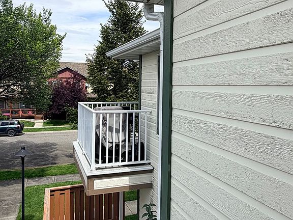 3rd image of 893 Forestglen Dr
