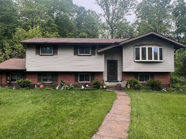 1479 N West End Blvd, Quakertown, PA 18951