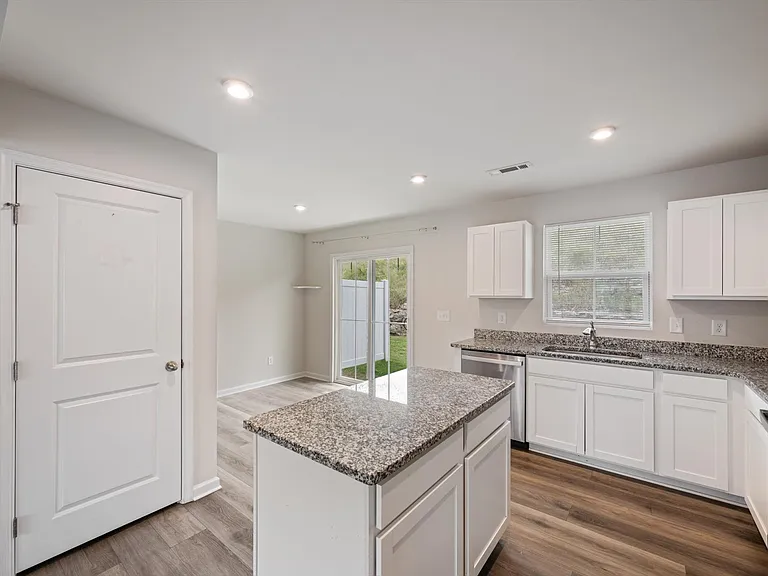 1607 Mountain Ash Ln — Photo 15