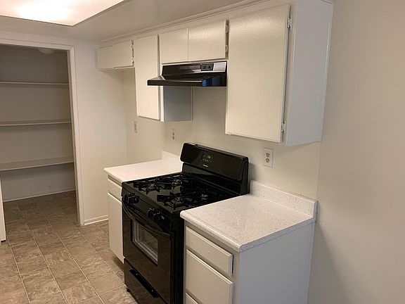 4th image of 9841 White Oak Ave APT 204