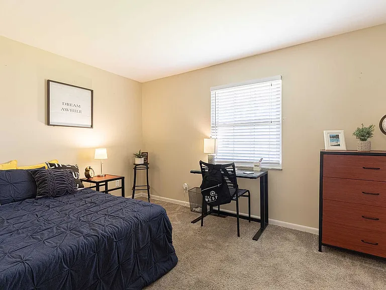 3br-15ba
1046sf bedroom 3