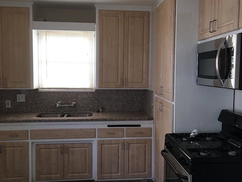 2nd image of 4828 Cedar Ave