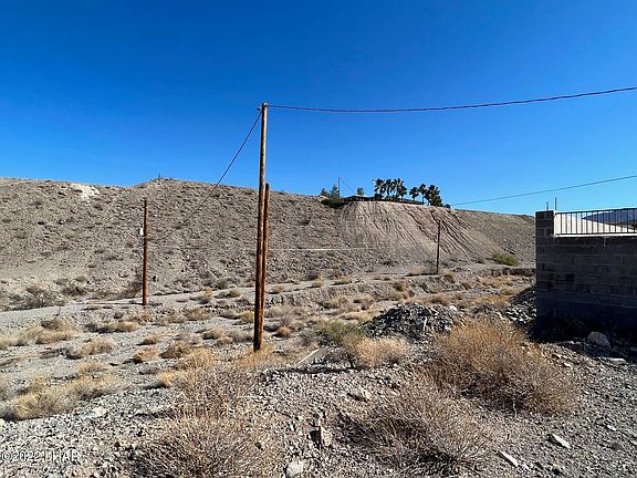 4th image of 3761 Yucca Dr