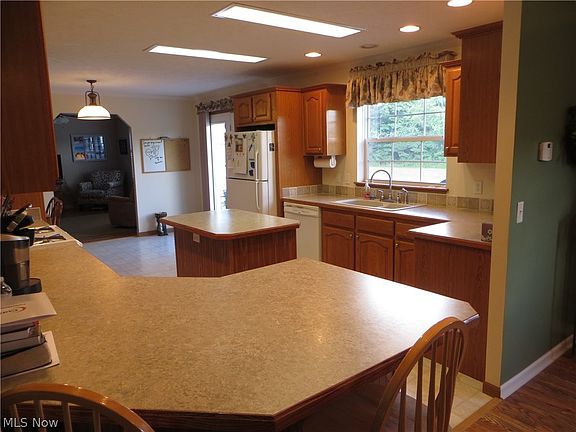 5th image of 3756 Battlesburg St SE