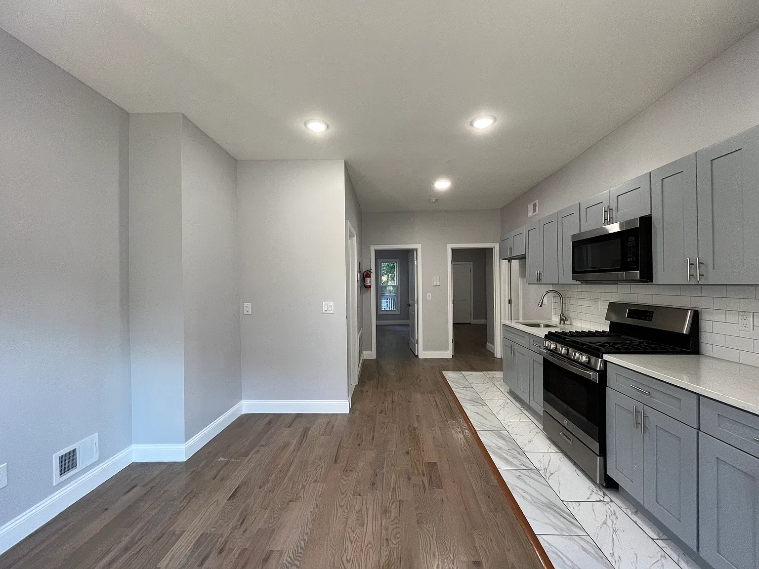 480 Bergen Ave — Photo 3