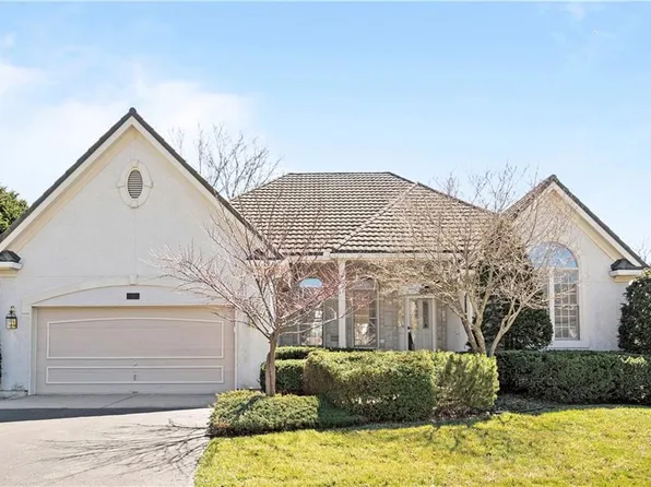16955 E Heather Ln, Village Of Loch Lloyd, MO 64012