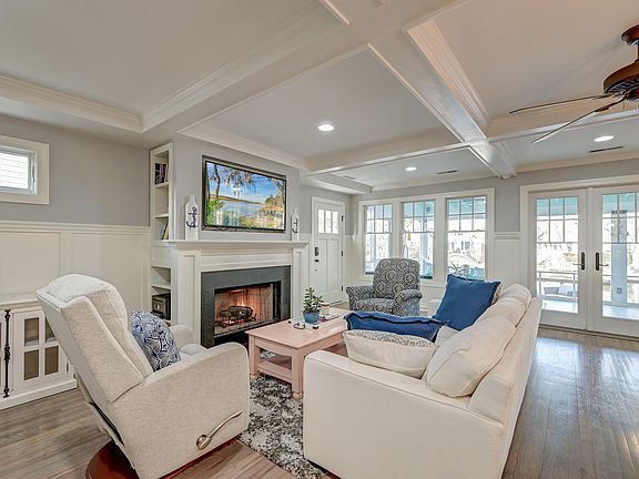 4th image of 810 Harbor Place Dr
