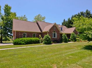 3912 Hickory Meadow Rd, Greensboro, NC 27406