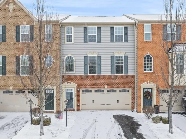 703 Pointe View Dr, Mars, PA 16046