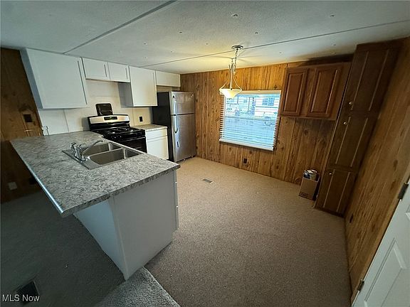 3rd image of 608 Karen Ave NW