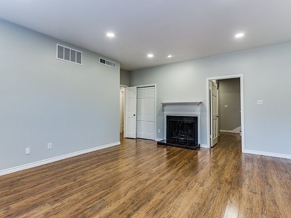 4th image of 4337 Bellaire Dr S
