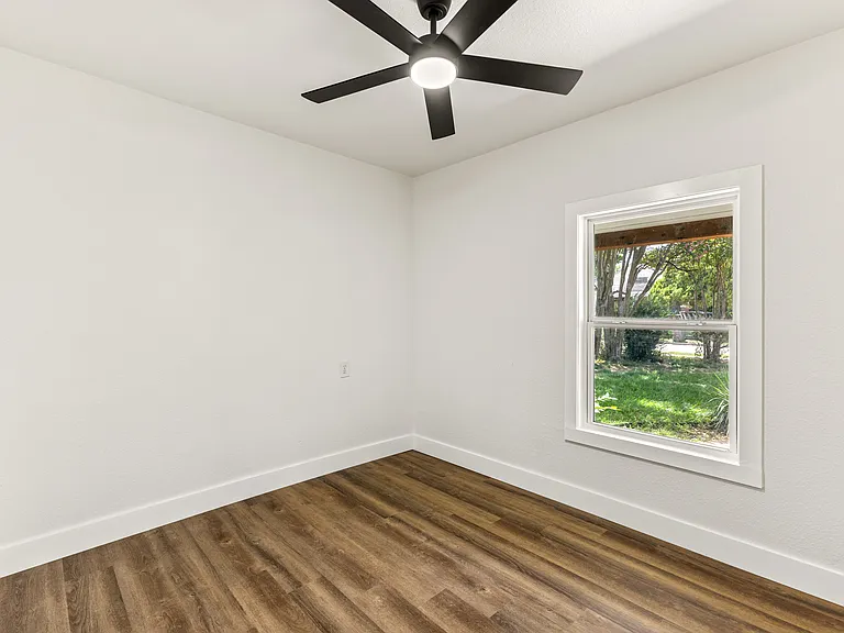 418 Lillian St — Photo 21