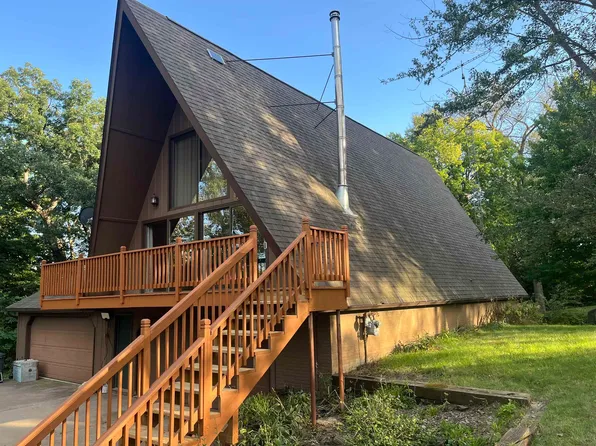 1420 Hiawatha Dr, East Dubuque, IL 61025