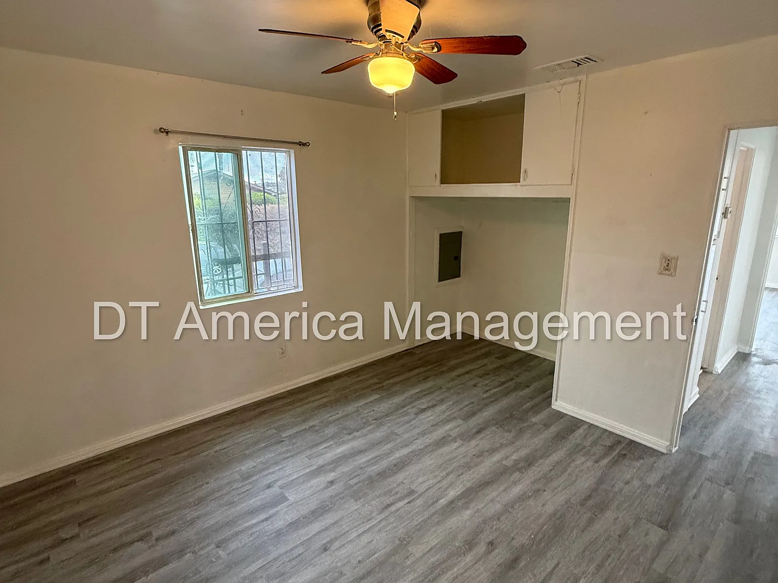 3 bed, 915 sqft, $3,300 — Photo 4