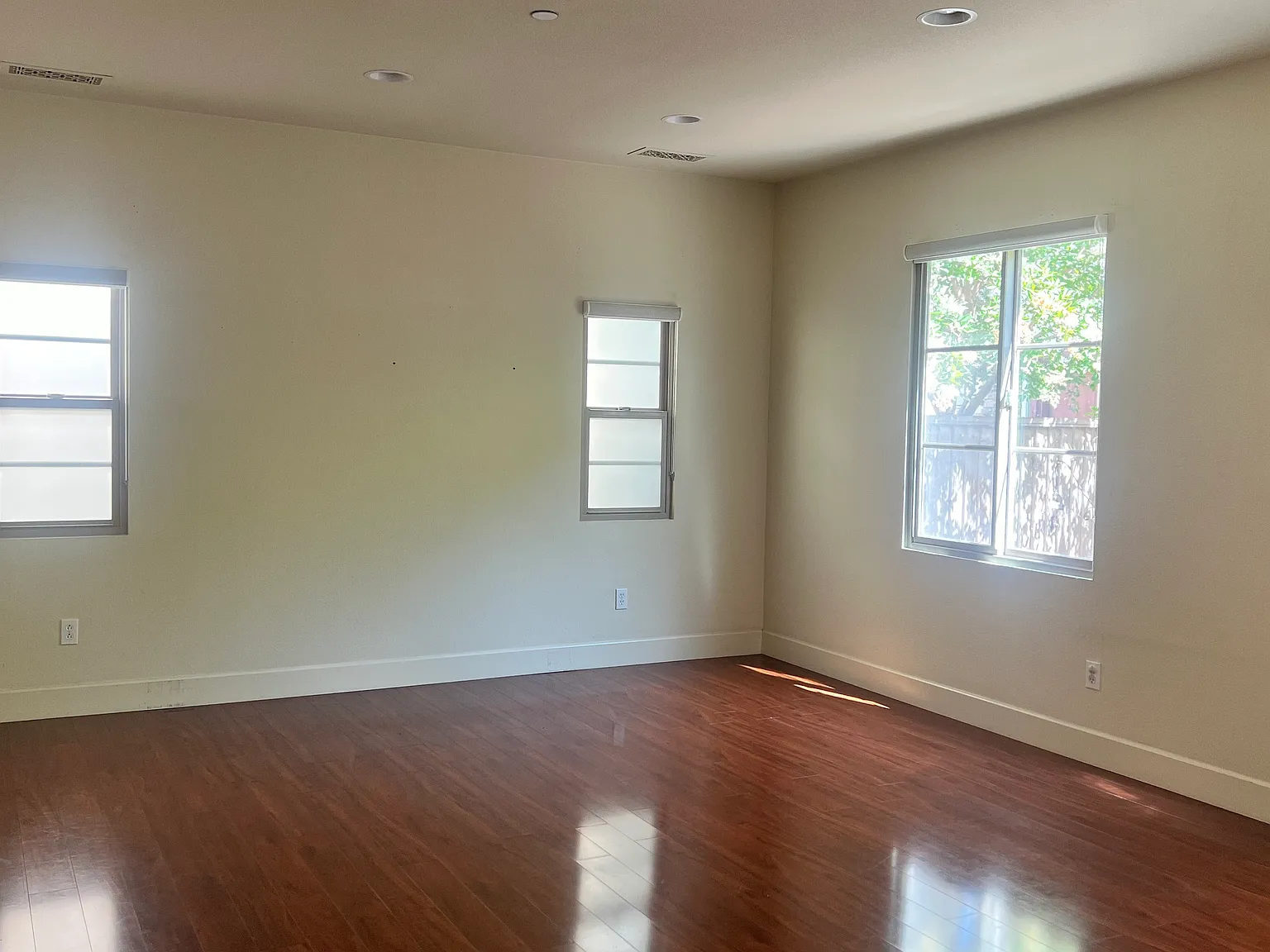 470 Pagoda Ter — Photo 2