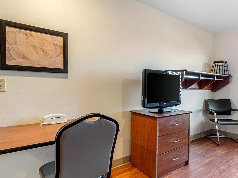 Deluxe Studio - 1 Full Bed