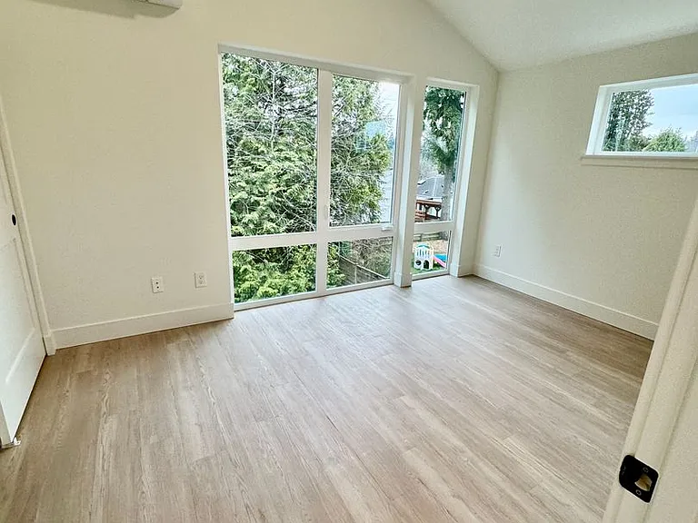 9513 3rd Ave NW — Photo 3