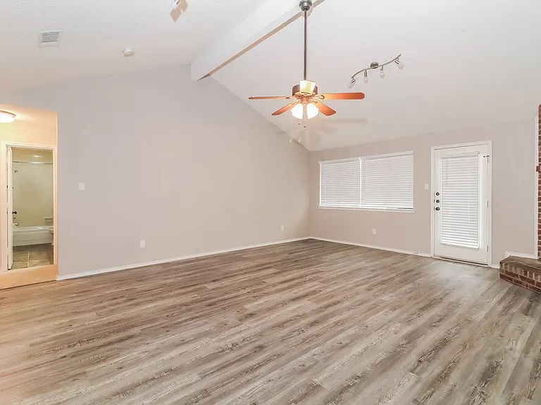 2301 Fall Ct — Photo 4