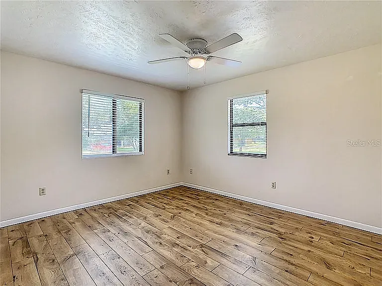 4476 Fairview Ave — Photo 6