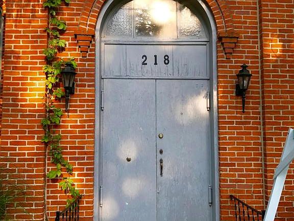 5th image of 218 Vine St
