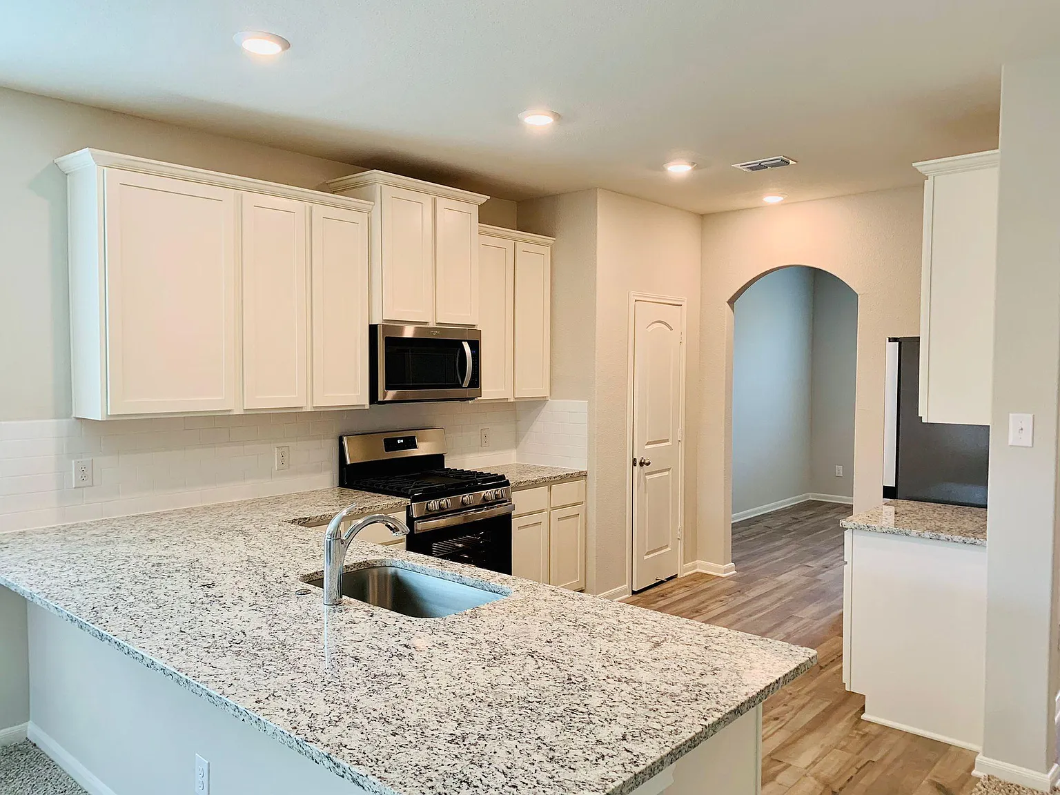 3 bed, 1620 sqft, $1,950 — Photo 3