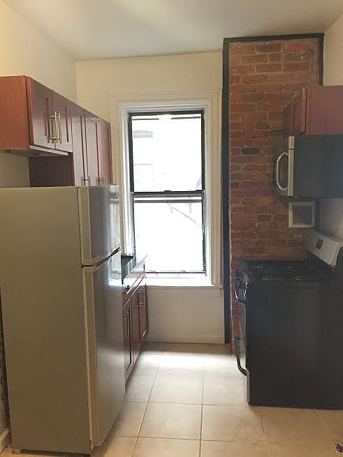 2nd image of 120 Lexington Ave