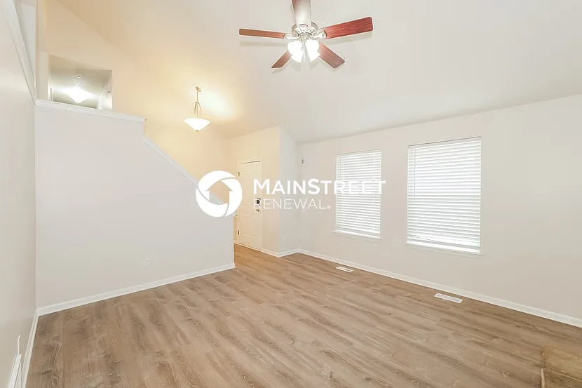 7037 N Holmes St — Photo 3