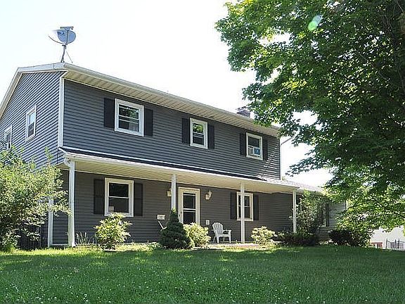 3rd image of 22 Walden Gln