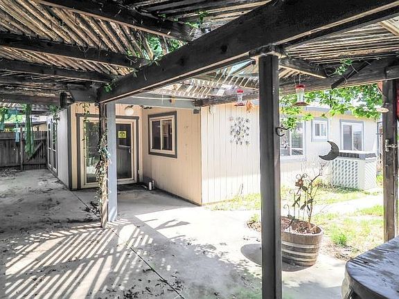 5th image of 8628 Oldwoods Way