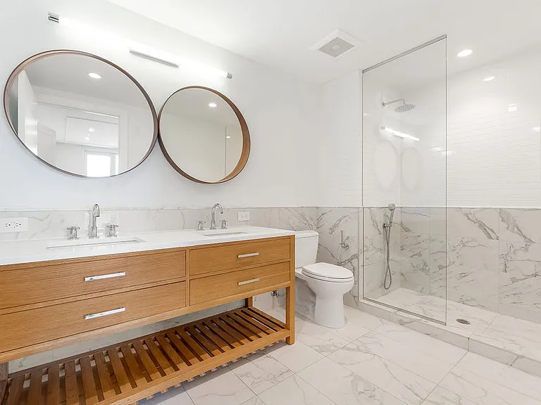 372 9th Luxury Rentals — Photo 16