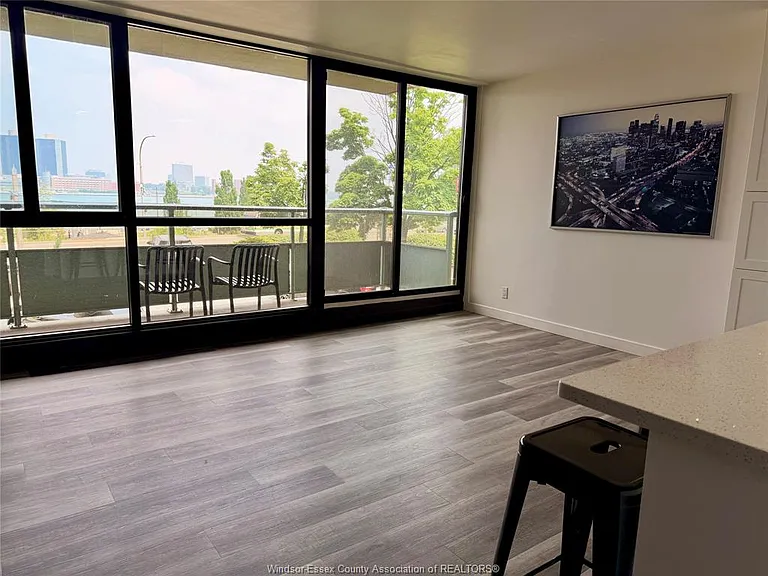 111 Riverside Dr E #215 — Photo 5