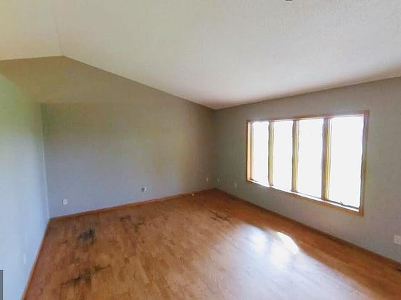 4th image of 506 Jackson St E