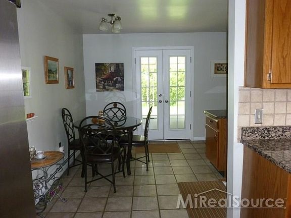 5th image of 26615 Greenleaf St