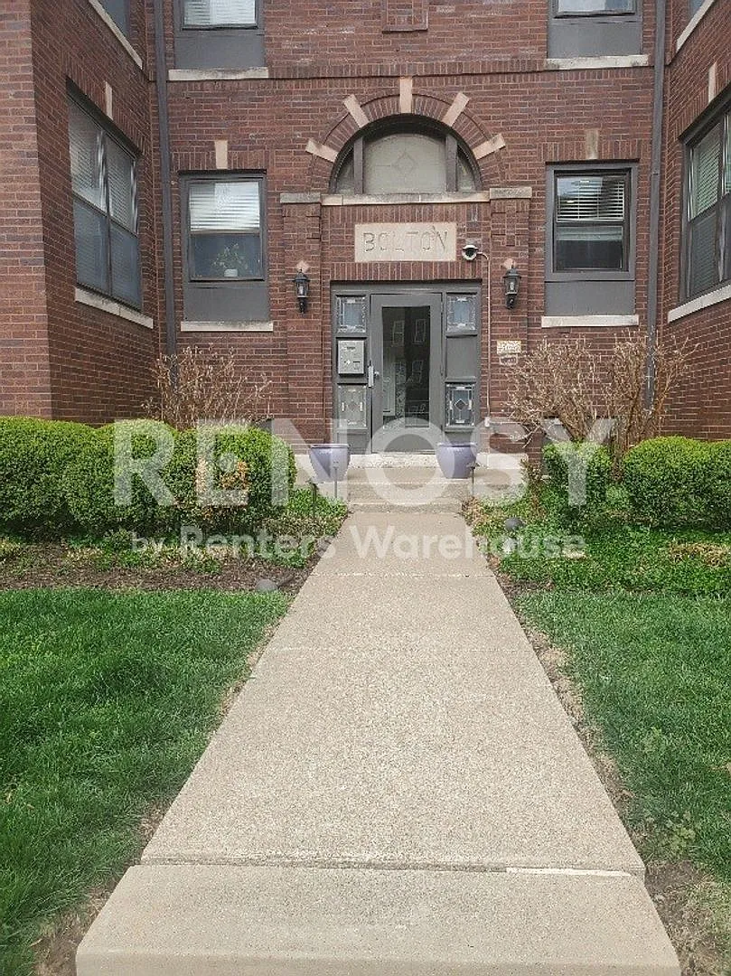Updated 1 Bedroom 1 Bath Condo in the Central West End — Photo 1