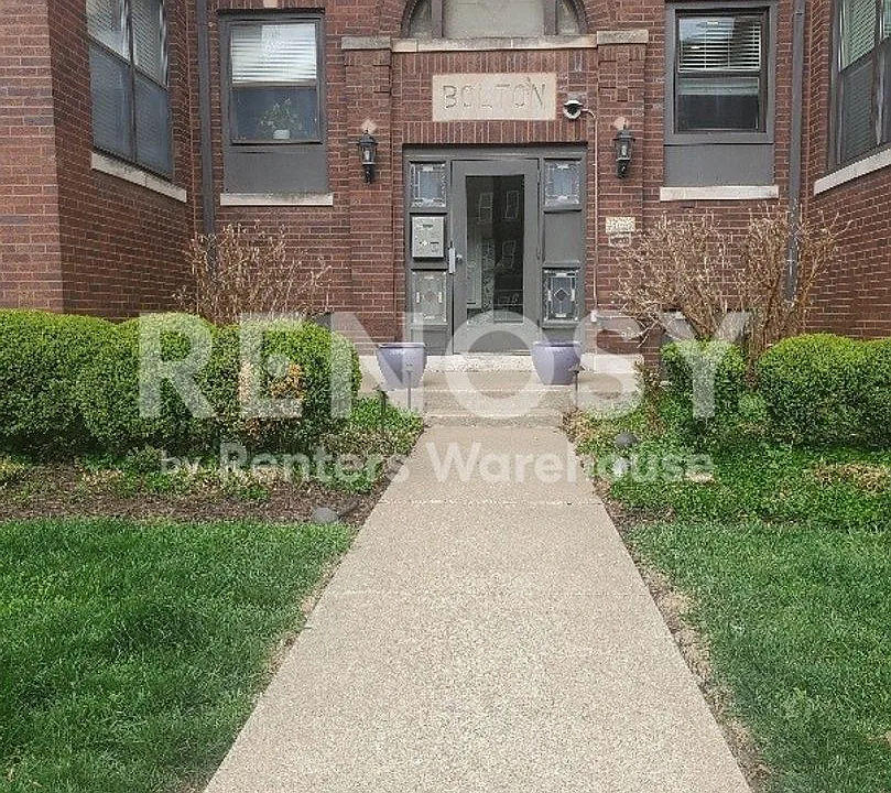 5625 Pershing Ave #32