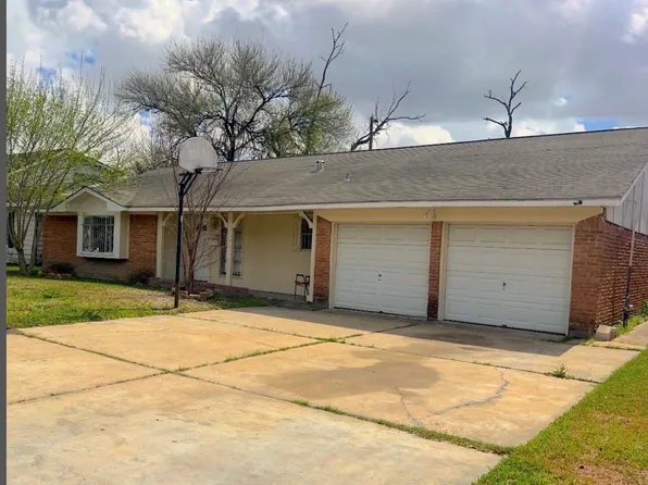 13522 Hollypark Dr, Houston, TX 77015