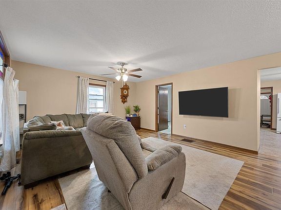 4th image of 288 W Randolph St