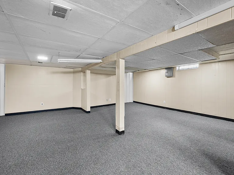 140 Hubbard St — Photo 28