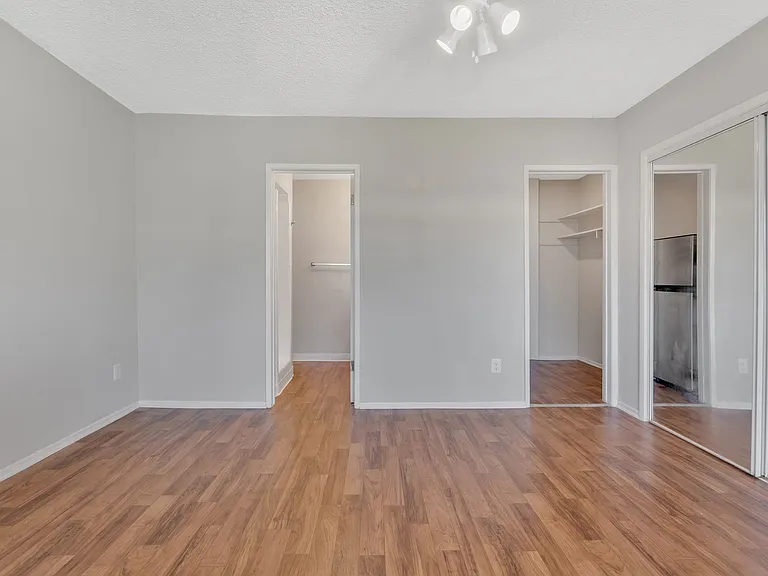 Redstone Apartments — Photo 7