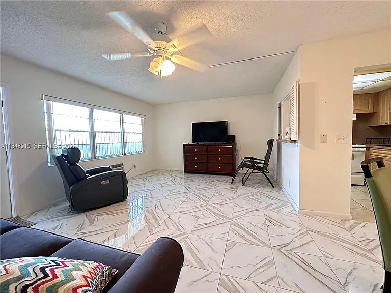 569 Fanshaw N #569 — Photo 9