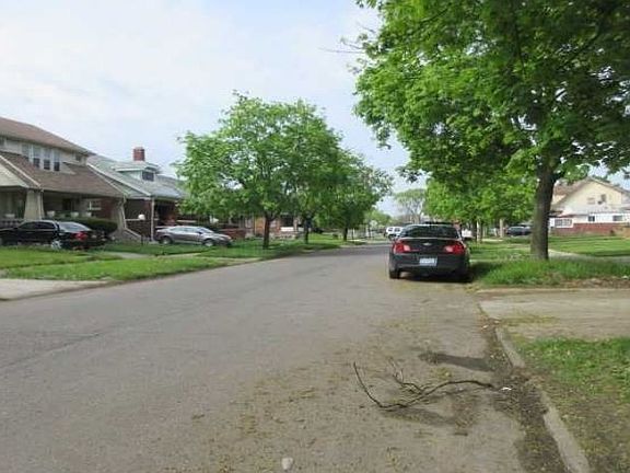 Exterior Neighborhood (street photo)