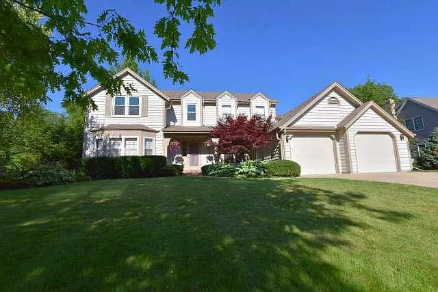 1326 40th Ct photo 1