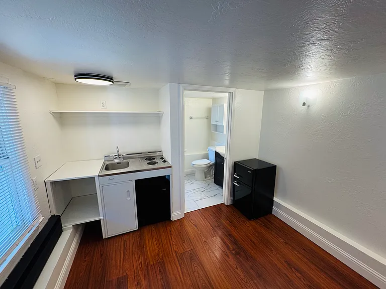 754 Slater St #B — Photo 5