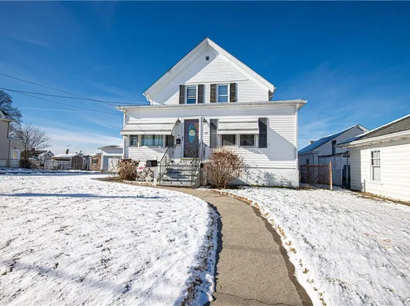 49 9th St, East Providence, RI 02914