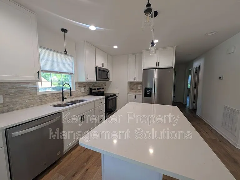 55 Breezewood Dr — Photo 13