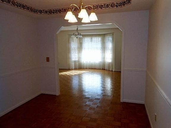 3rd image of 302 Candlewood Dr