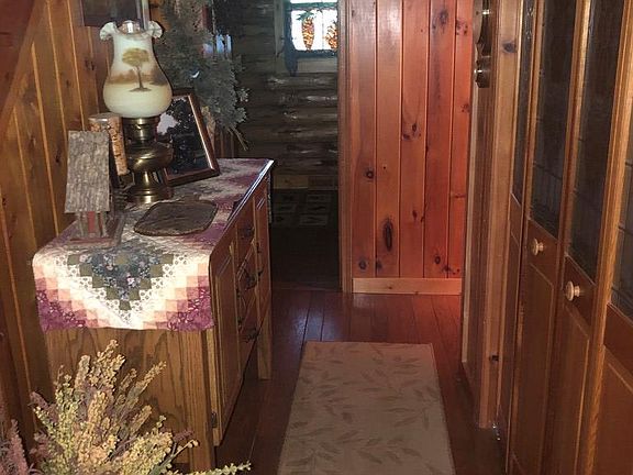 2nd image of 722 Pigeon Ln
