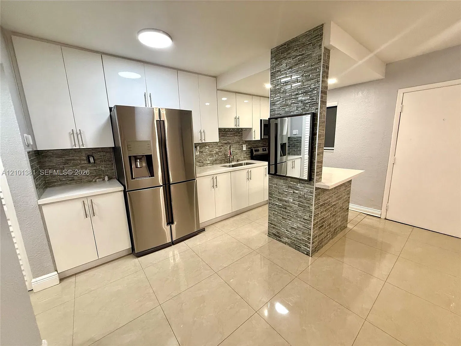 North Riverview Condo — Photo 3
