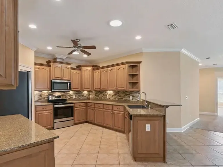 540 Eagle Blvd — Photo 3